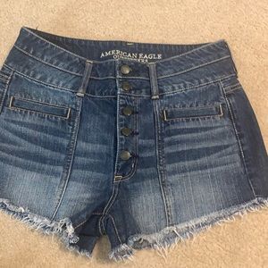 ❤️NWOT ***AE button fly shorts size 10❤️